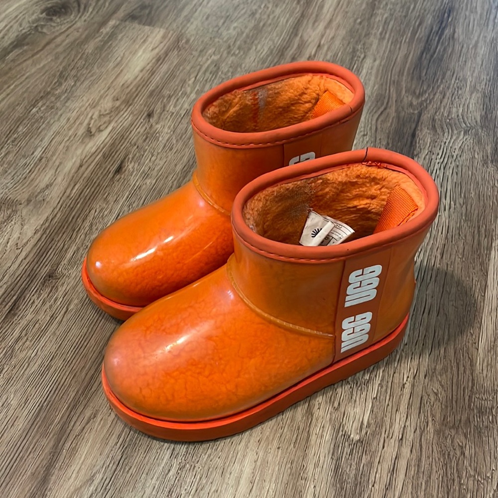 Ugg kids orange size 12